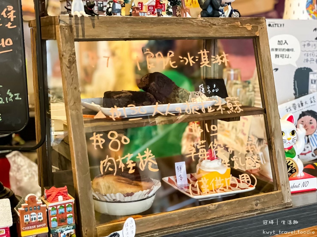 LINE_ALBUM_Born 2 Her Cafe_220320_10.jpg