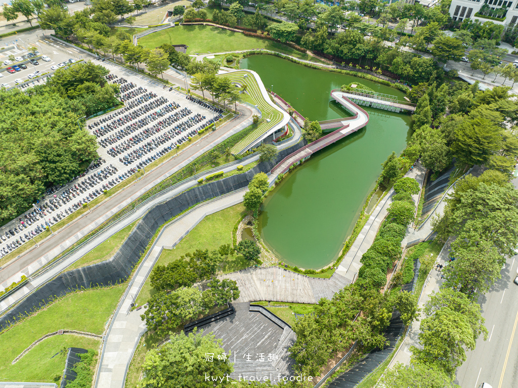 台中七期美食景點一日遊-國家歌劇院-夏綠地公園-秋紅谷公園-3.jpg