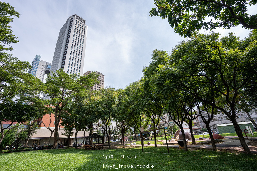 台中七期美食景點一日遊-國家歌劇院-新光三越-夏綠地公園-秋紅谷公園-20.jpg