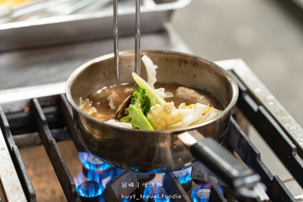 台南麻辣鍋餐廳推薦-界麻辣湯-台南文化中心美食推薦-林百貨美食推薦-孔廟商圈美食推薦-3.jpg