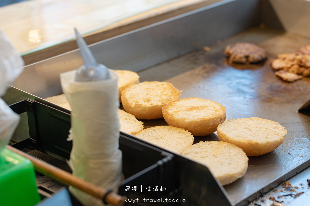 台中西區漢堡店推薦-凡與不凡手作漢堡-台中教育大學美食推薦-台中科技大學民生校區美食推薦-台中西區外帶美食推薦-9.jpg