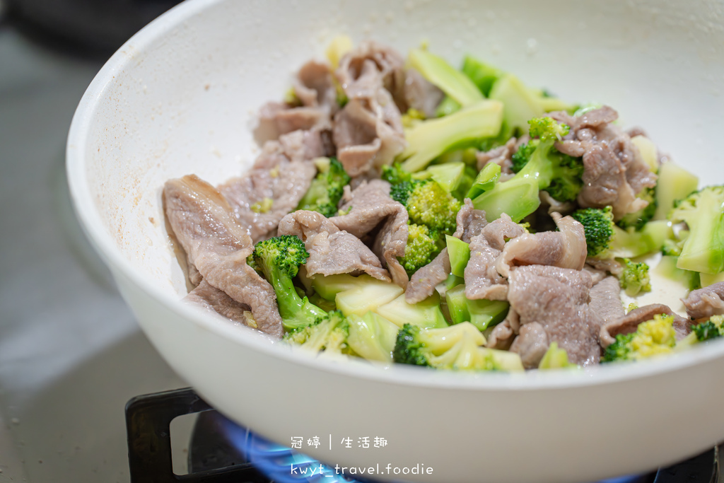 夏天清爽料理食譜推薦-小磨坊金黃蔥油-小磨坊金黃蒜油-蒜香青花菜食譜-蔥油豆腐食譜-26.jpg