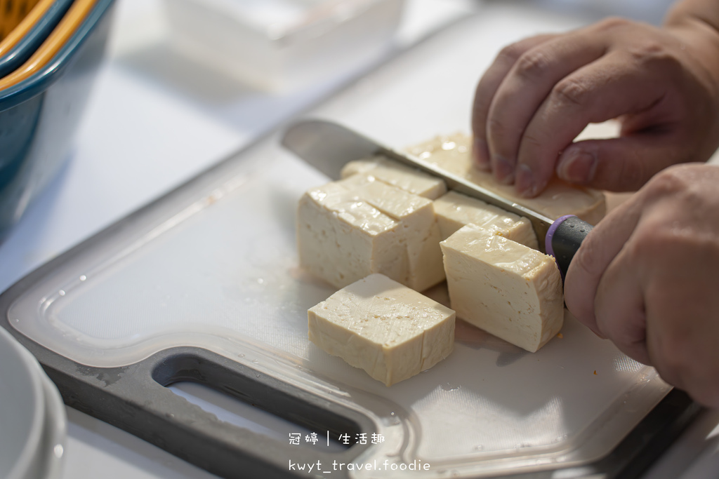 夏天清爽料理食譜推薦-小磨坊金黃蔥油-小磨坊金黃蒜油-蒜香青花菜食譜-蔥油豆腐食譜-12.jpg