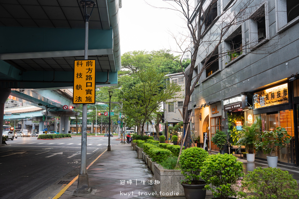 六張犁捷運站美食餐廳推薦-林斯漢堡美式餐廳台北信義店-信義區漢堡店推薦-信義區美式餐廳推薦-信義區外帶外送美食推薦-3.jpg