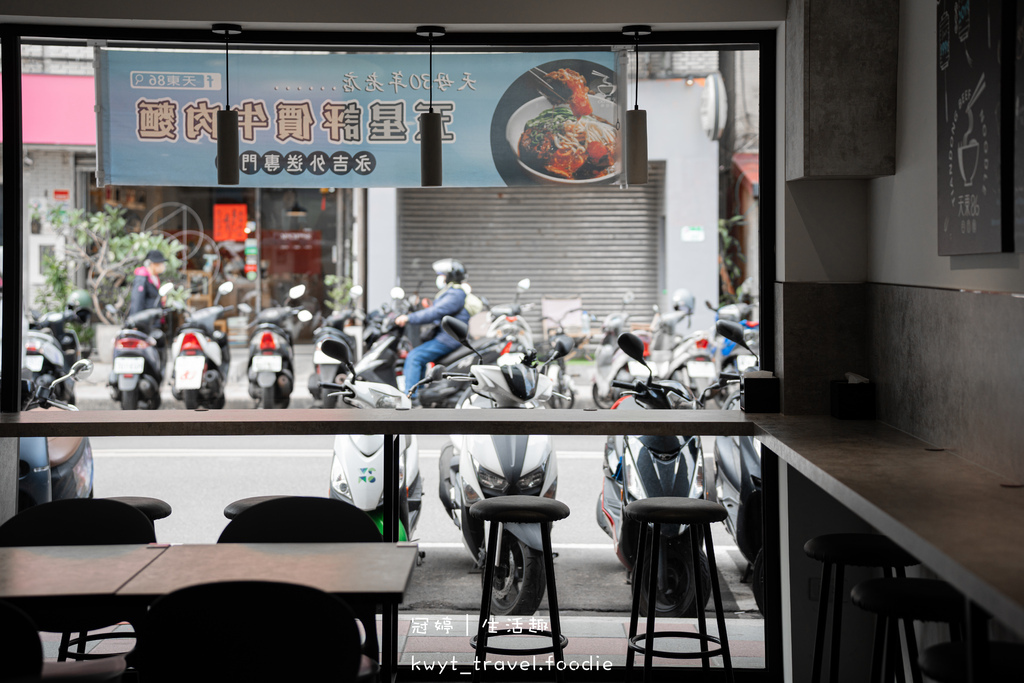 【天東86牛肉麵永吉店】一口入魂極嫩牛!平價市政府美食,爆肉