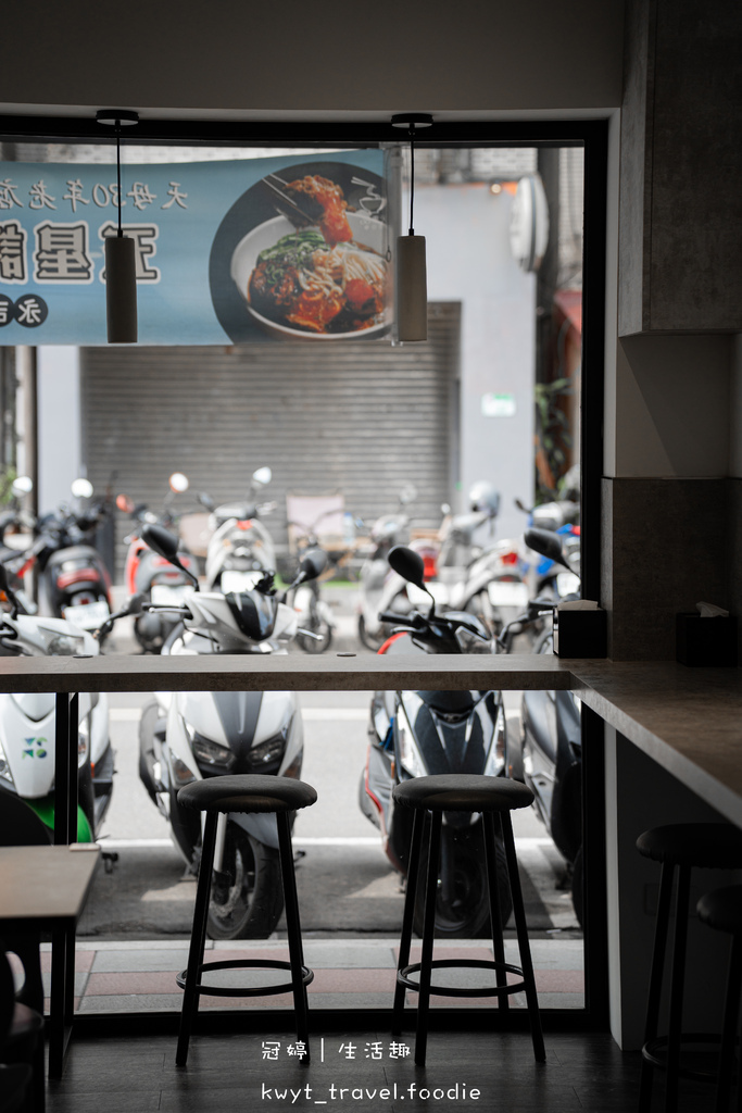 【天東86牛肉麵永吉店】一口入魂極嫩牛!平價市政府美食,爆肉