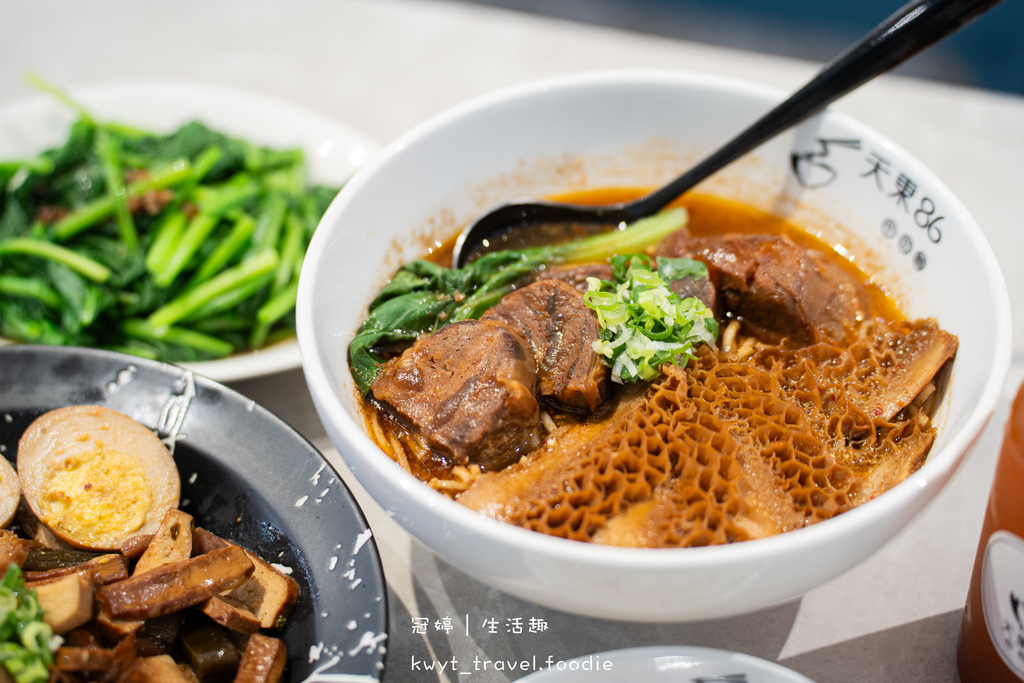 【天東86牛肉麵永吉店】一口入魂極嫩牛!平價市政府美食,爆肉