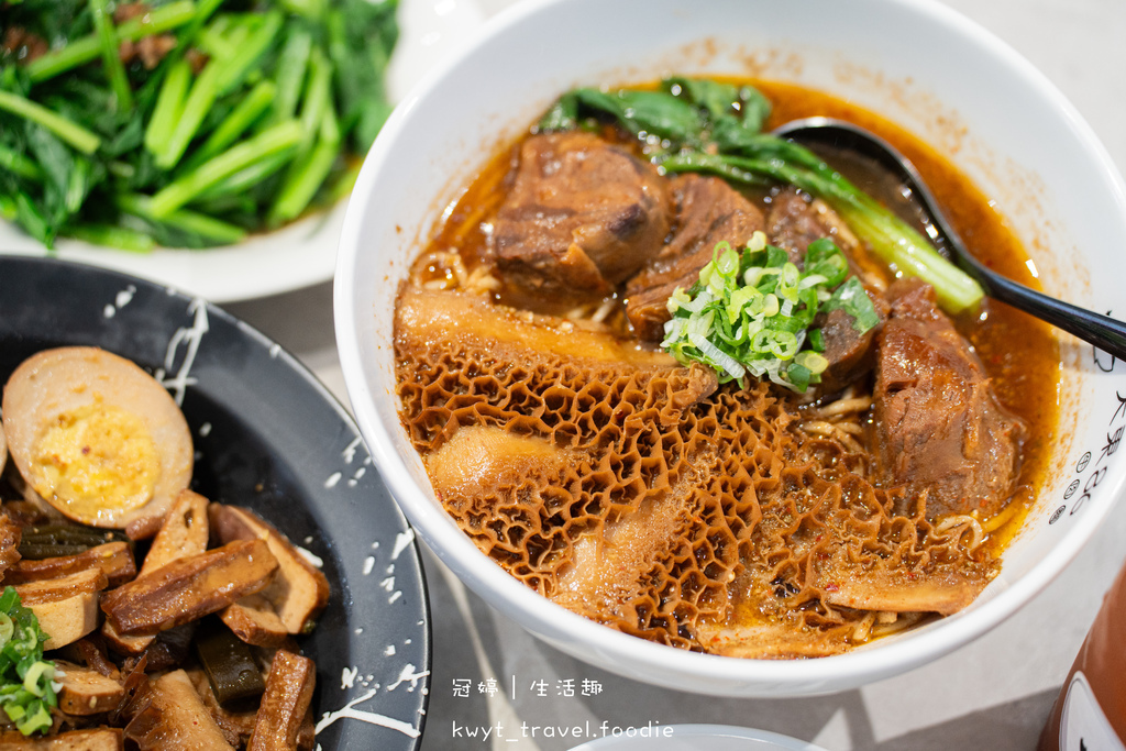 【天東86牛肉麵永吉店】一口入魂極嫩牛!平價市政府美食,爆肉