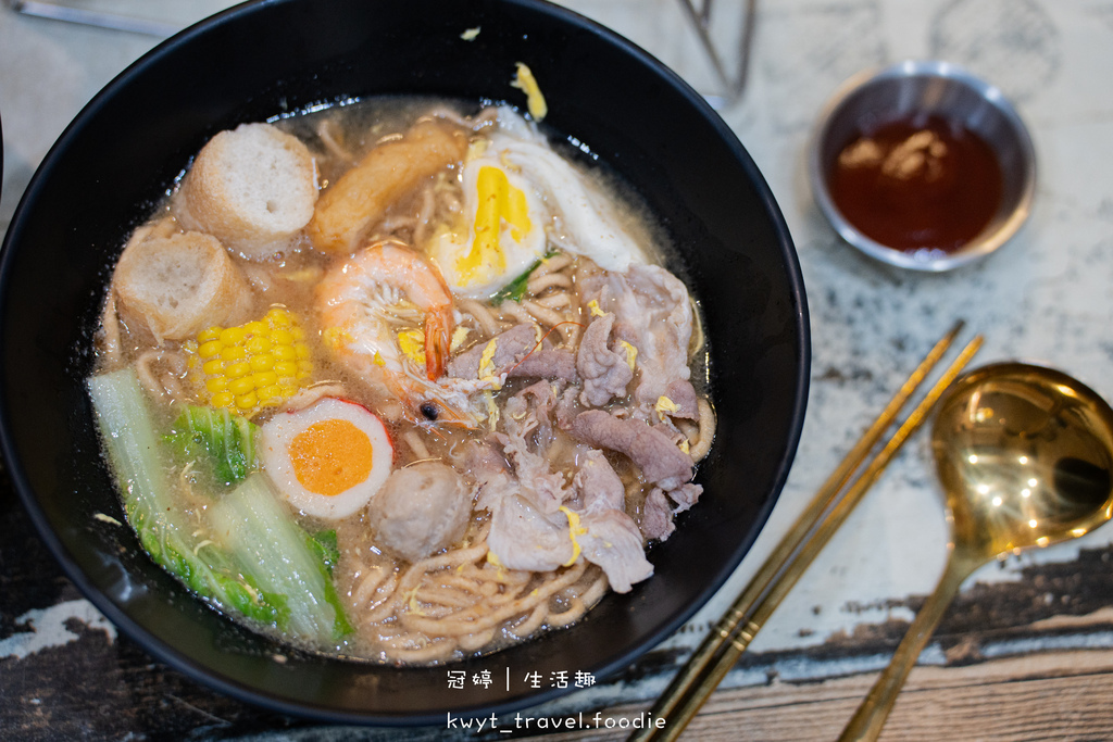 【毅愘萊鍋燒】銅板價爆料鍋燒!嘉義東區美食,大骨熬湯醇香好喝