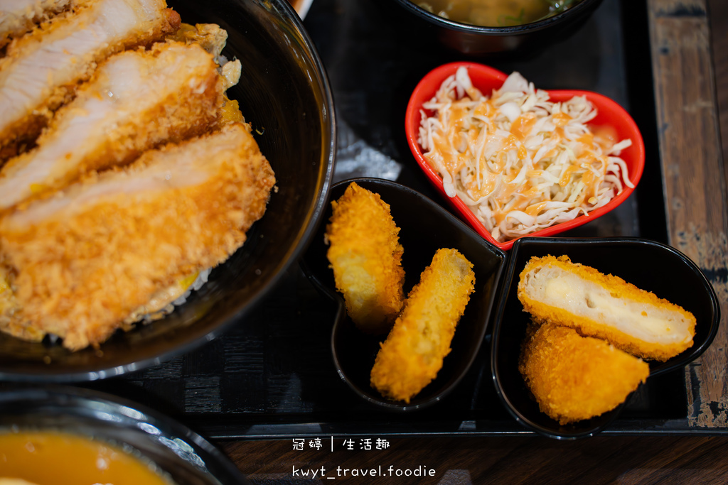 【新丼】起司瀑布巨厚實爆汁豬排，Dcard推薦台北車站美食，