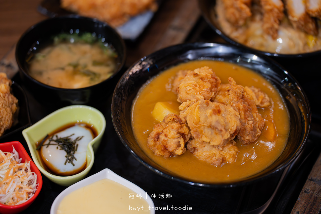 【新丼】起司瀑布巨厚實爆汁豬排，Dcard推薦台北車站美食，