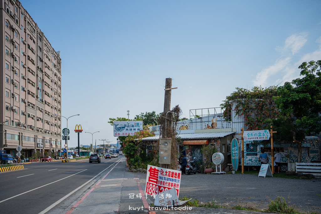 【夏天的盒子】人氣早午餐提早完售！恆春早午餐推薦，藍白貨櫃屋