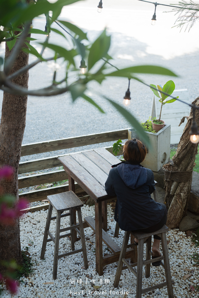 【夏天的盒子】人氣早午餐提早完售！恆春早午餐推薦，藍白貨櫃屋