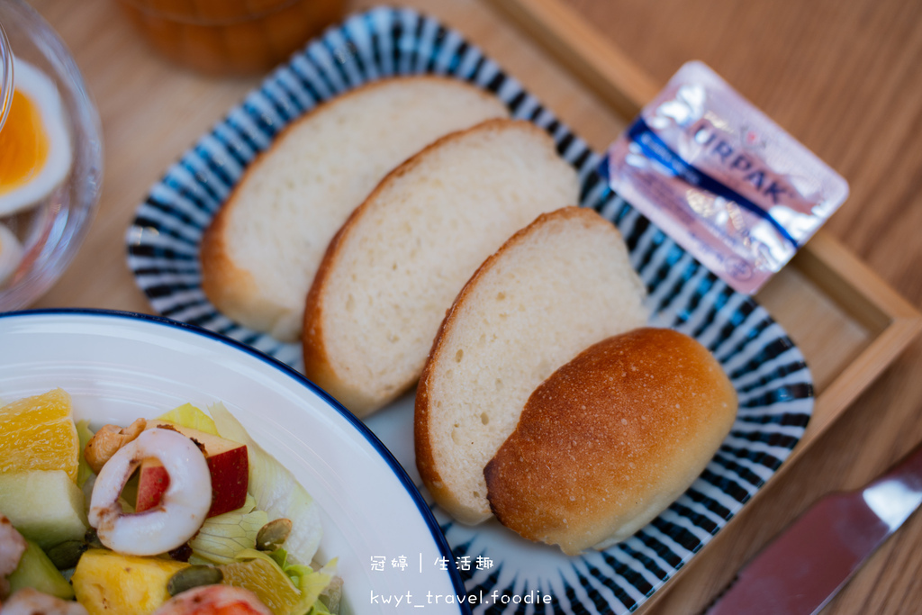 【夏天的盒子】人氣早午餐提早完售！恆春早午餐推薦，藍白貨櫃屋