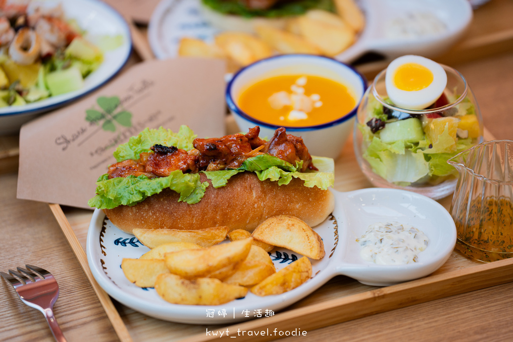 【夏天的盒子】人氣早午餐提早完售！恆春早午餐推薦，藍白貨櫃屋