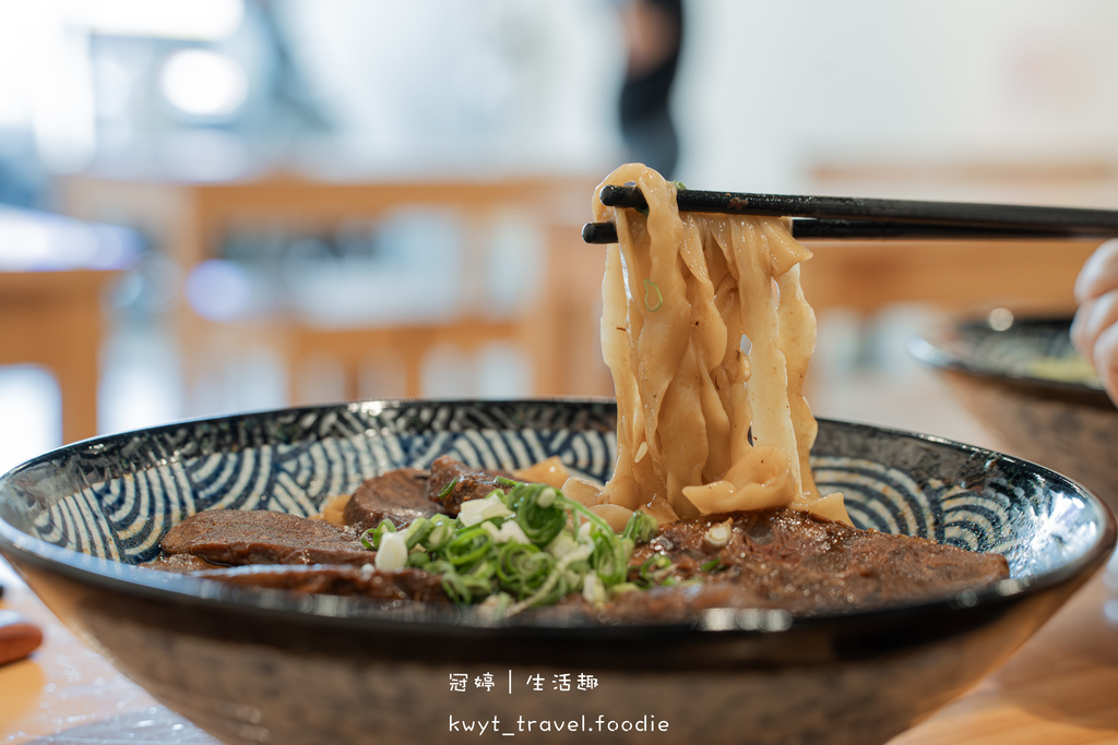 桃園牛肉麵_集英會牛肉麵館國際店,獨家秘方厚切滷牛肉,自助吧