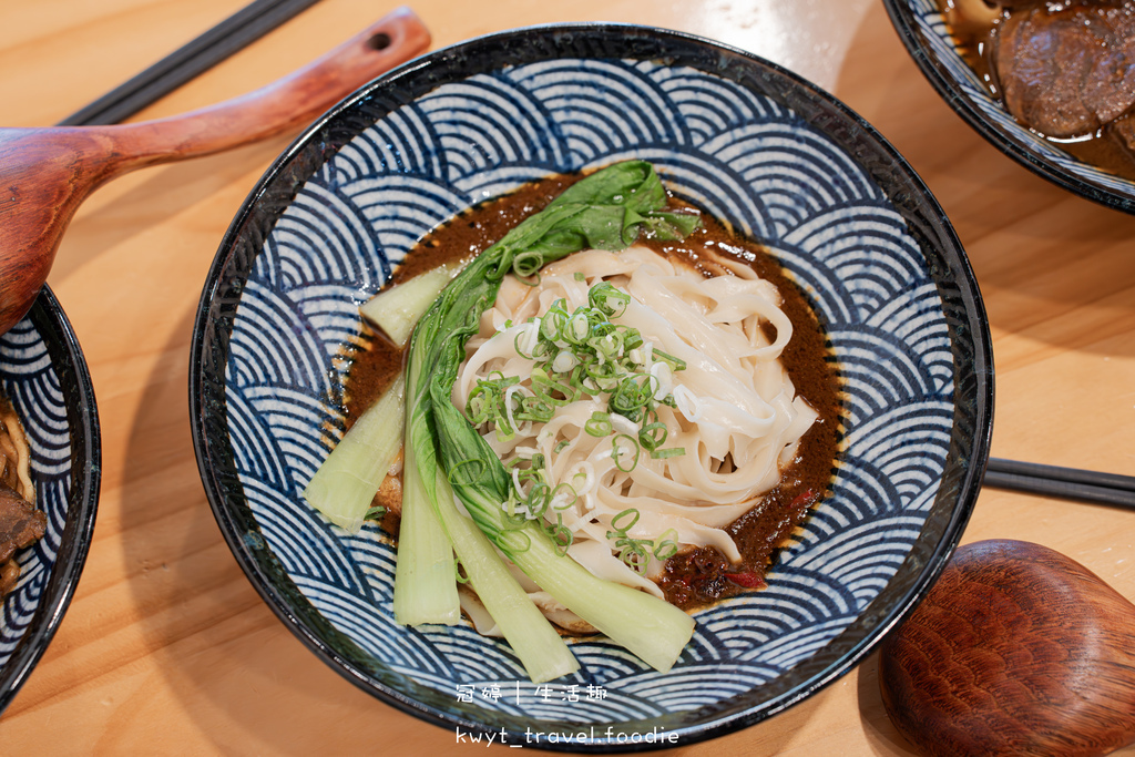 桃園牛肉麵_集英會牛肉麵館國際店,獨家秘方厚切滷牛肉,自助吧