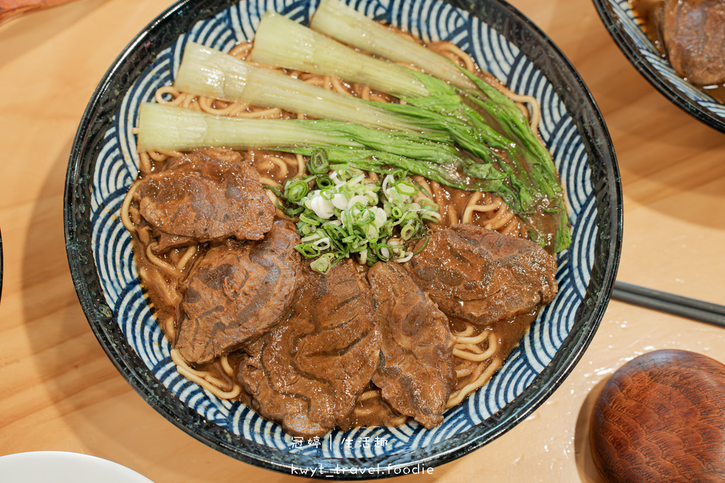 桃園牛肉麵_集英會牛肉麵館國際店,獨家秘方厚切滷牛肉,自助吧