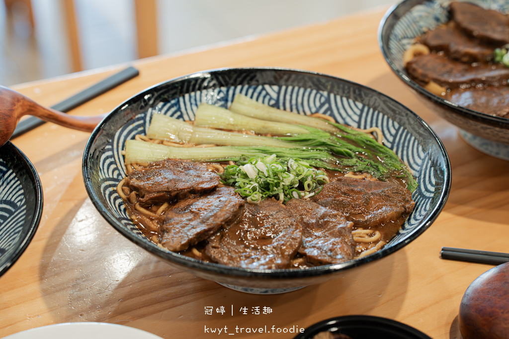 桃園牛肉麵_集英會牛肉麵館國際店,獨家秘方厚切滷牛肉,自助吧