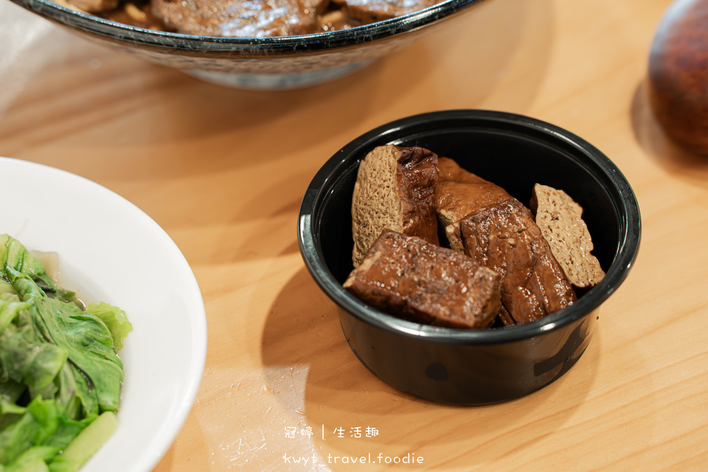 桃園牛肉麵_集英會牛肉麵館國際店,獨家秘方厚切滷牛肉,自助吧