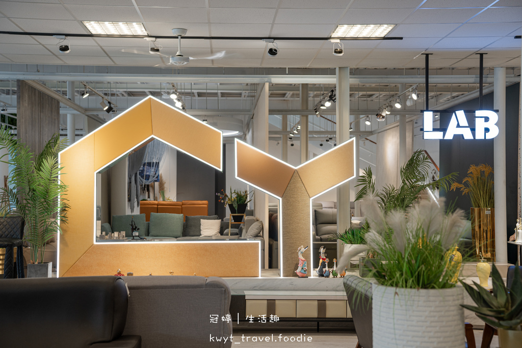 台中家具推薦_中友家具，3000坪展示空間超好逛！小資族家具