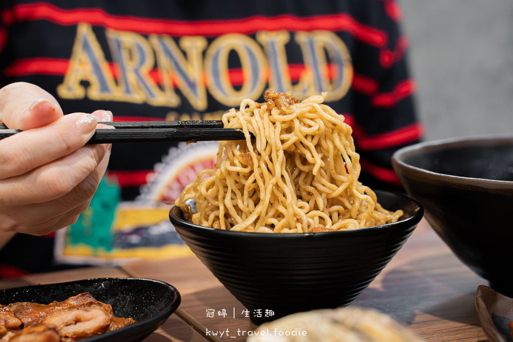 三重串燒居酒屋_柒息地三重自強店,神醬串燒19元起,巨霸生蠔