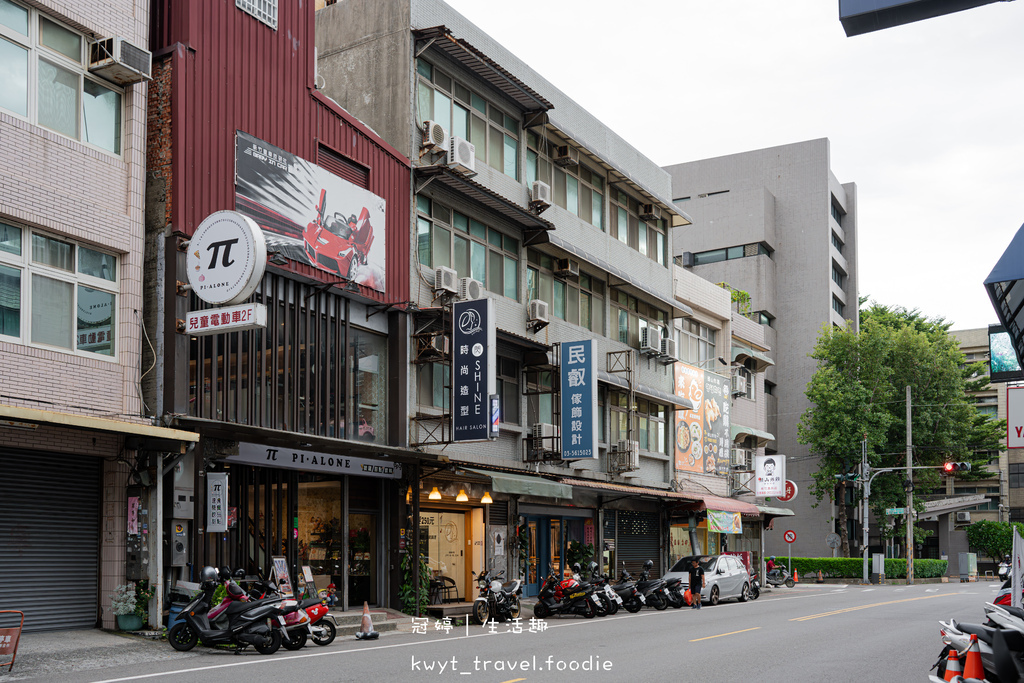 新竹東區早午餐_PI ALONE複合式咖啡餐廳,公仔控天堂!