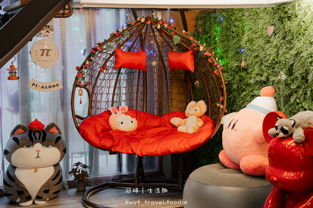 新竹東區早午餐_PI ALONE複合式咖啡餐廳,公仔控天堂!