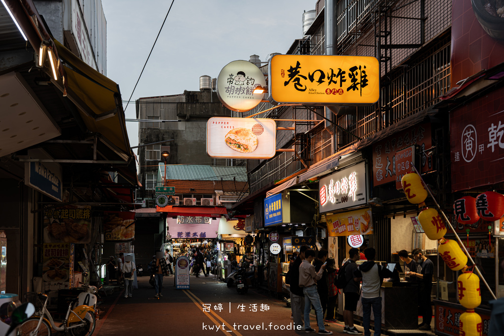 逢甲夜市美食_巷口炸雞逢甲店,69元比臉大超厚雞排!20天開
