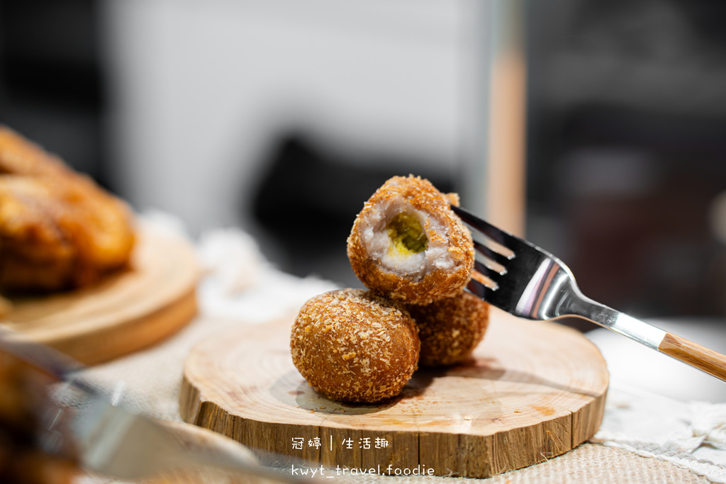 逢甲夜市美食_巷口炸雞逢甲店,69元比臉大超厚雞排!20天開