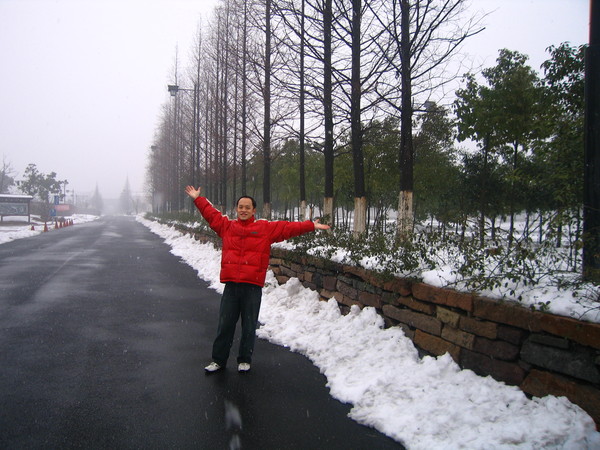 不過走著走著 怎麼變成雨夾雪了