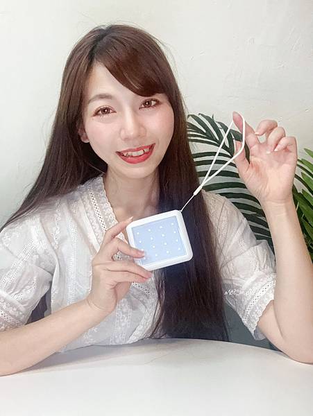 【E-books B85五合一LED自帶四線行動電源】同時可