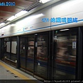 等地鐵中