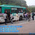 在校園裡的接駁公車