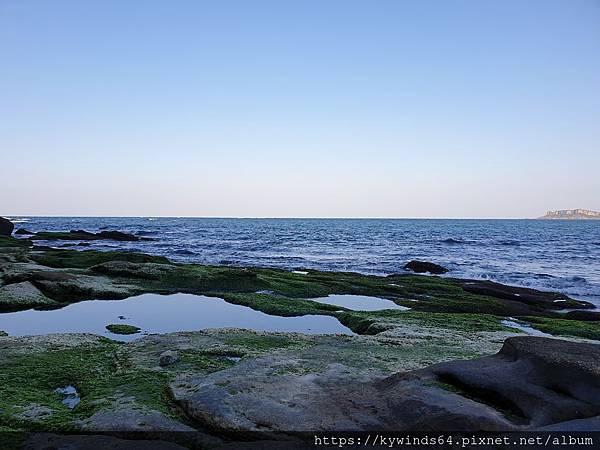 03-15-金山_神秘沙灘_雙燭岩 (24).jpg