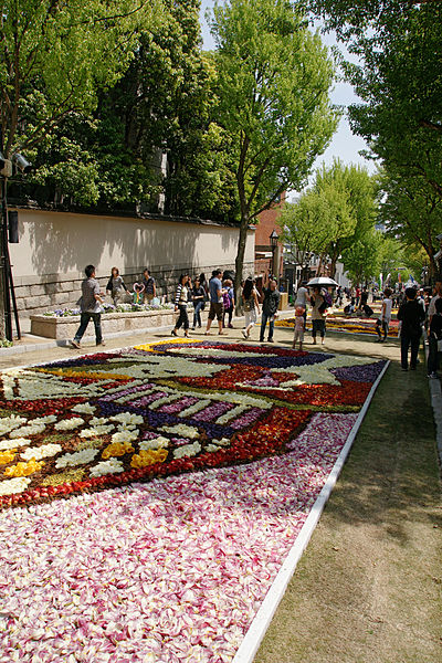 400px-Infiorata_Kobe2010_Kitano02s3