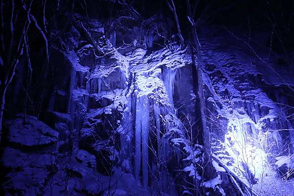 青森冬景色地吹雪弘前雪櫻暖爐列車奥入瀬渓流冰瀑 嬉遊記 痞客邦