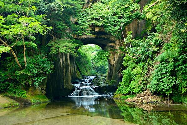 君津市  濃溝瀑布·龜岩洞窟  龜山湖