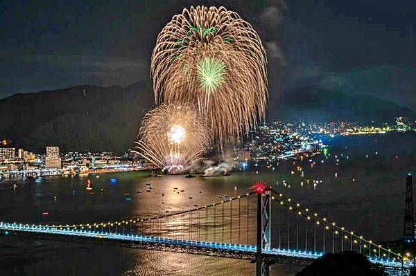 關門海峡煙火大會 九州和本州隔海競放