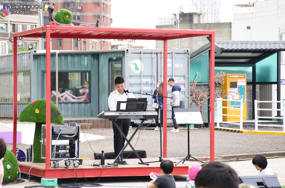 新竹市集-走跳盒子DSC_0974Liz開懷大笑看世界.JPG 新竹市集-走跳盒子DSC_0974Liz開懷大笑看世界.JPG