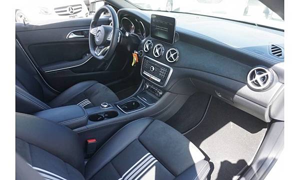 2017 CLA250 AMG_201006_19.jpg