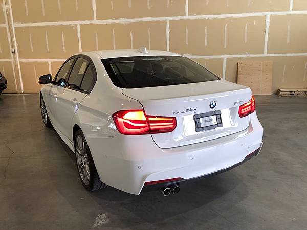 2017 BMW 330i_201006_0.jpg