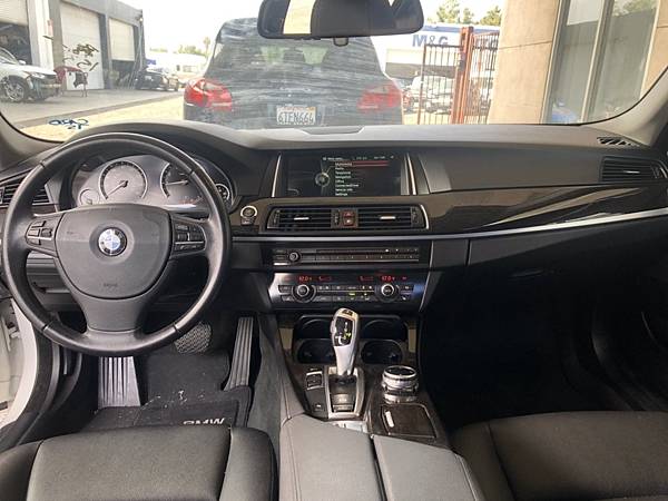 2014 BMW 528_201006_5.jpg