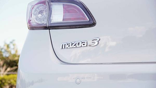 感謝成交～ 2011年 Ｍazda 3 2.0 天窗、免鑰匙