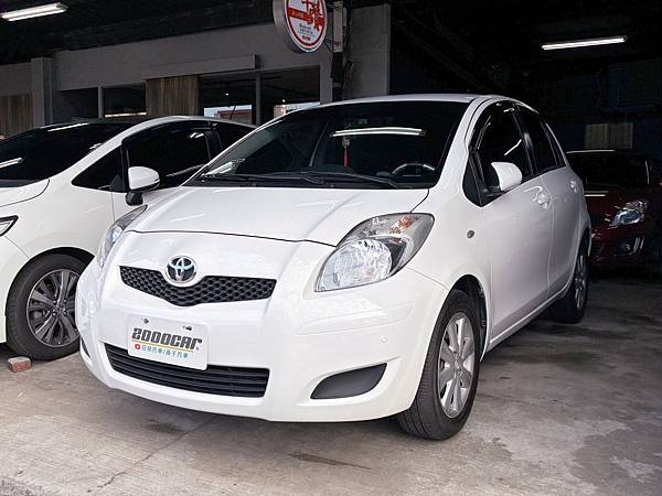 2013年 TOYOTA YARIS 1.5 雙安、恆溫、方