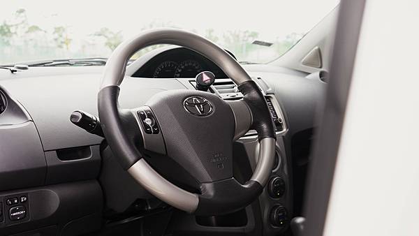 感謝收訂~ 2013年 TOYOTA YARIS 1.5 雙