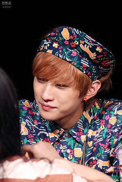 130518-b1a4-jinyoung-1st-fansign-in-mapo-art-center-7 (1)