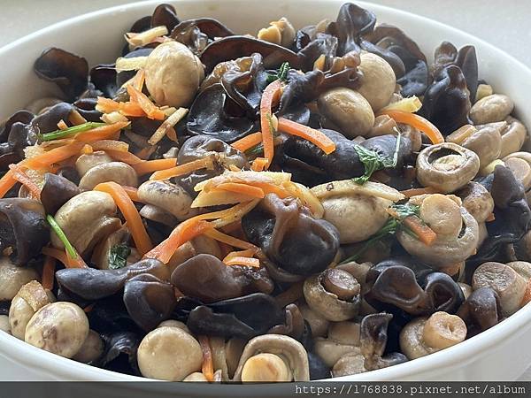 香菇素蠔油運用在三道醬香雲耳料理