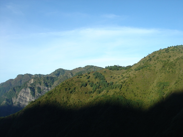 登山前太陽出來了