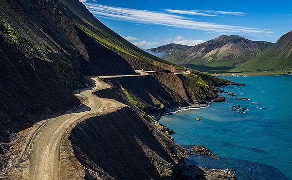 iceland-east-fjords-mountain-pass-rth_cd30369d0b4ce8652a3f9fe619a84712